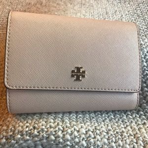 Tory Burch Robinson Medium Wallet